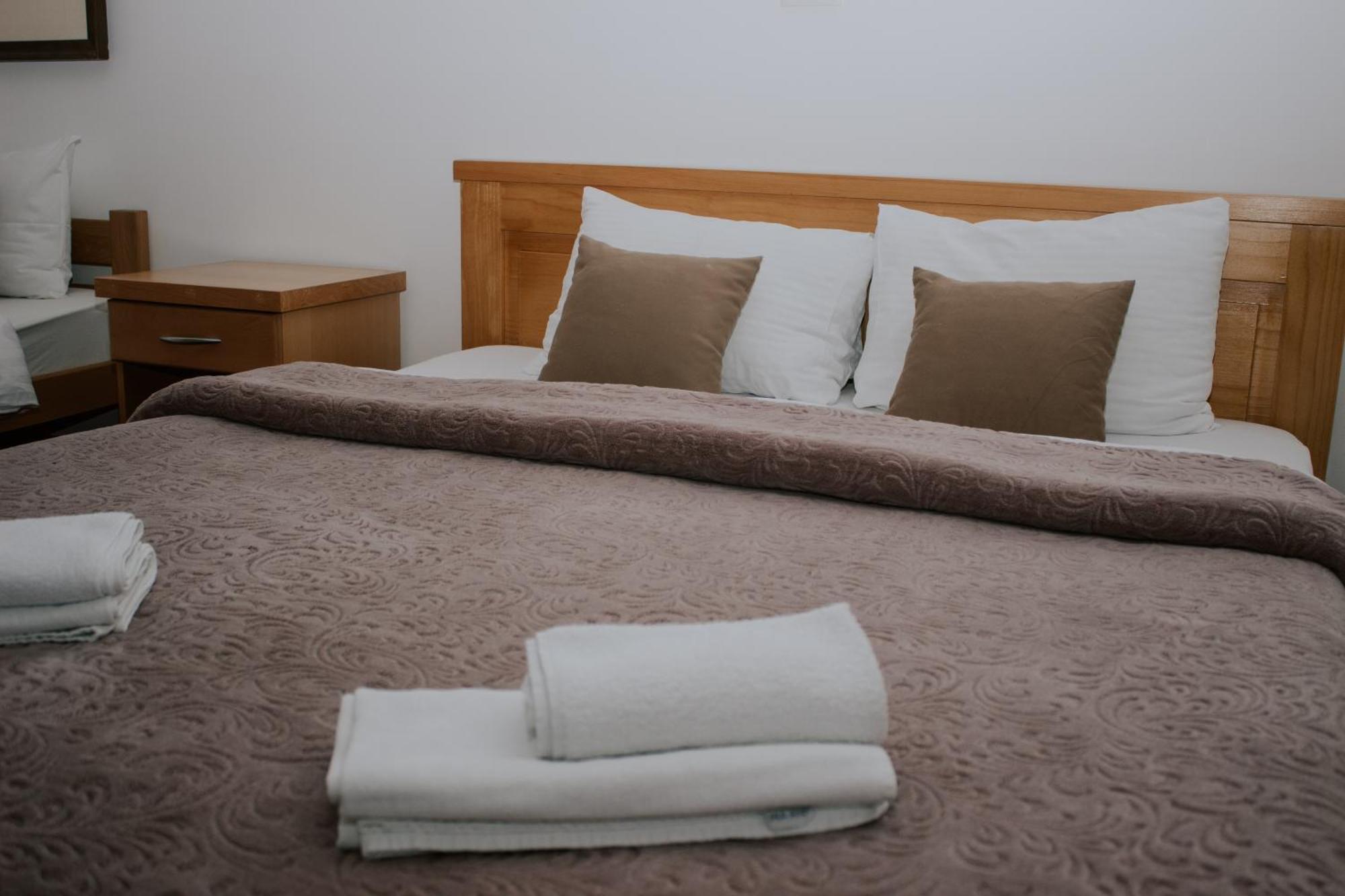 Hotel Serdar Мойковац Екстериор снимка