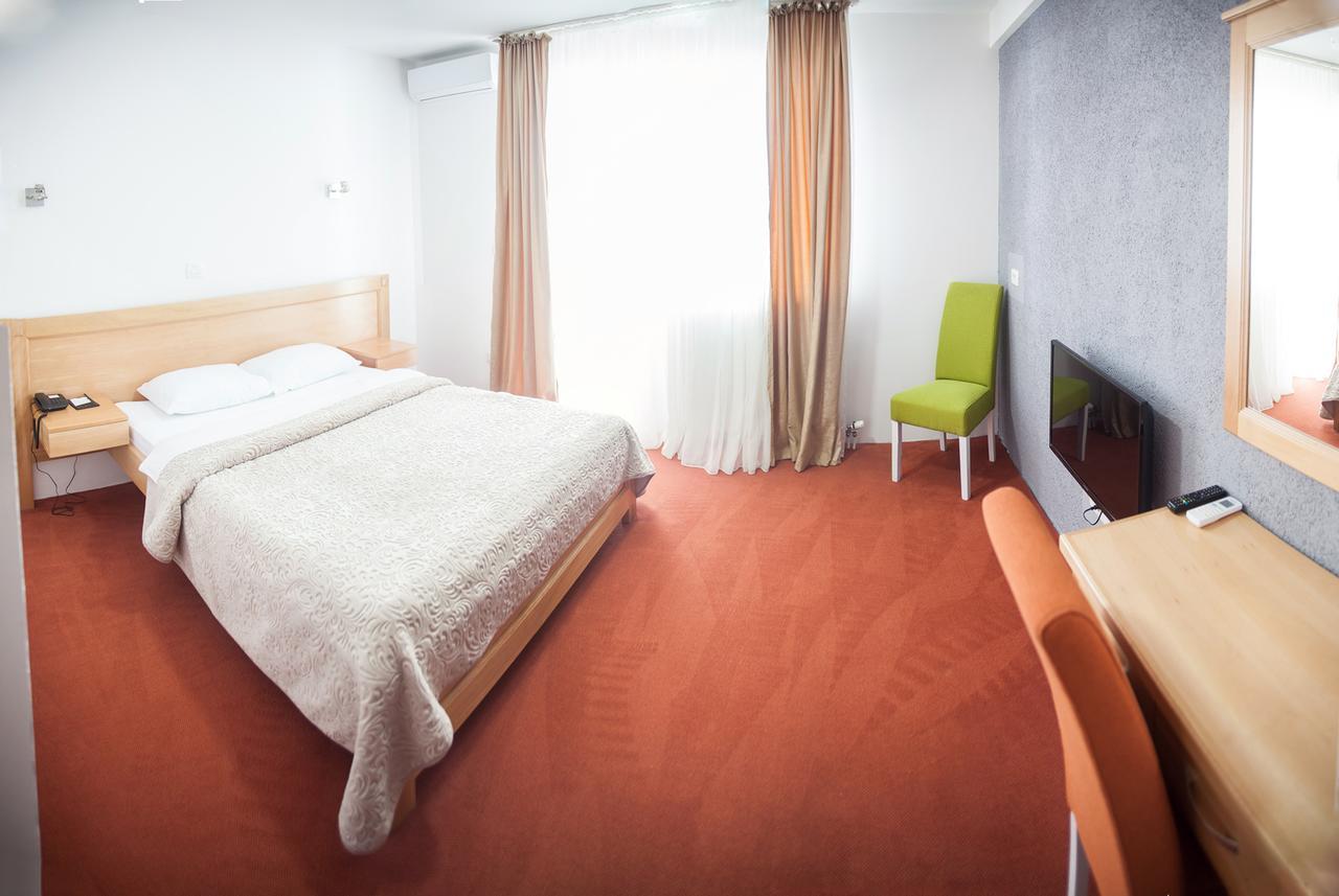 Hotel Serdar Мойковац Екстериор снимка