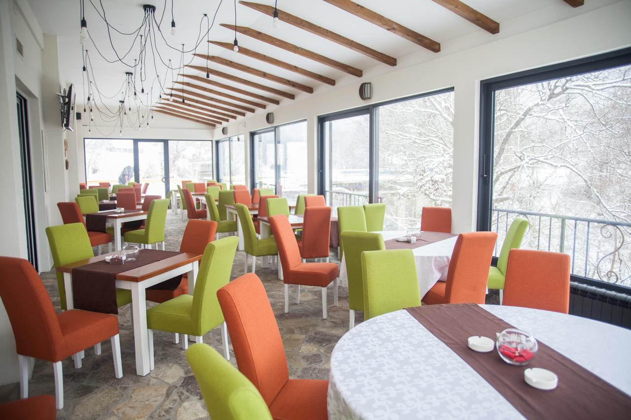 Hotel Serdar Мойковац Екстериор снимка