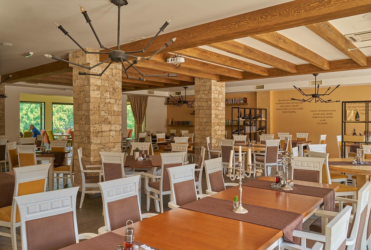 Hotel Serdar Мойковац Екстериор снимка